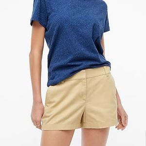 J Crew Women’s 3.5" classic chino short
Size: 2